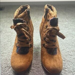 Crown Vintage Tan Lace Up Boots